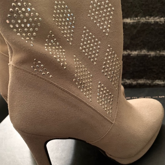 STEVE MADDEN approx 4” booties. NWNT. Size 6. Fiona’s Taupe is the color. - Picture 8 of 10